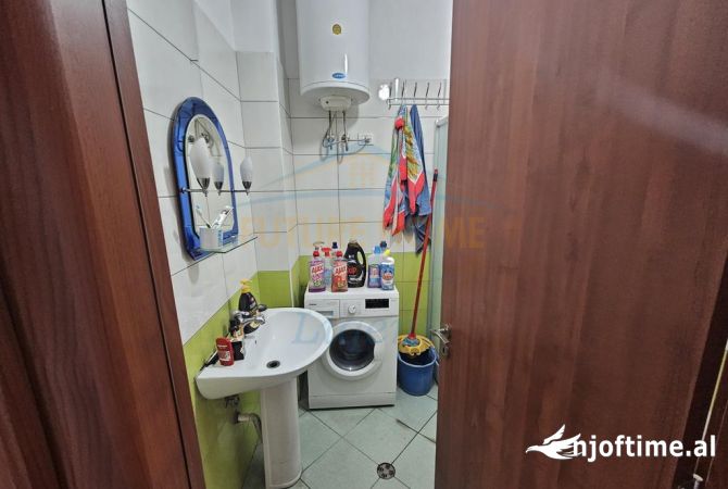 Shtepi ne shitje Apartament ne Tirane, 2+1, Mobilimi E mobiluar, Pagesa 125,000  Euro.