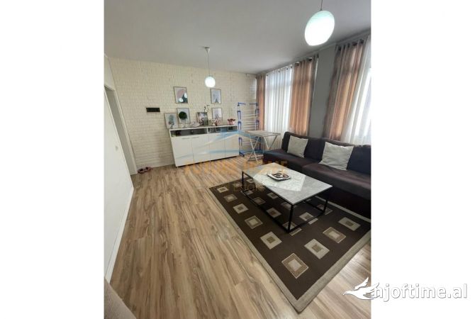 Shtepi ne shitje Apartament ne Tirane, 3+1, Mobilimi E mobiluar, Pagesa 137,000  Euro.