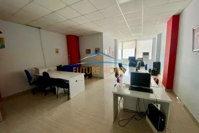 Shitet, Ambient Komercial, Selvia, Tirane.