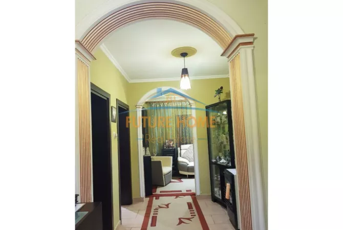 Shtepi ne shitje Vila Luksoze ne Tirane, 3+1, Mobilimi E mobiluar, Pagesa 3,700,000  Euro.