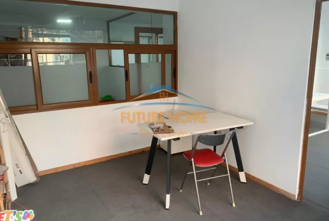 Ambjent biznesi me qera 1+1 ne Tirane - 700 Euro