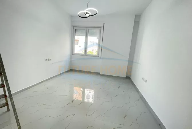 Ambiente Commerciale in Affitto 1+1 a Tirana - 500 Euro