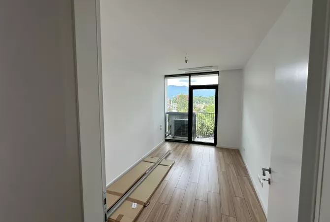 Ambiente Commerciale in Affitto 3+1 a Tirana - 1,500 Euro