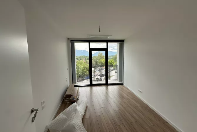 Ambiente Commerciale in Affitto 3+1 a Tirana - 1,500 Euro
