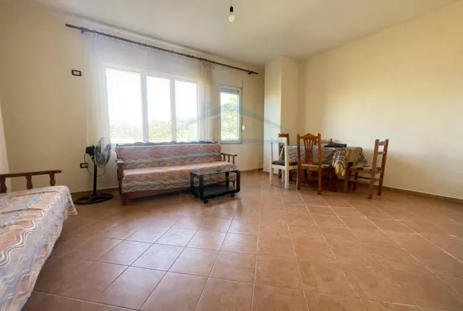 Shtepi ne shitje Apartament ne Durres, 2+1, Mobilimi E mobiluar, Pagesa 111,000  Euro.
