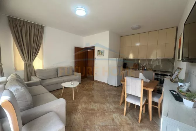 Ambiente Commerciale in Affitto 3+1 a Tirana - 6,000 Euro