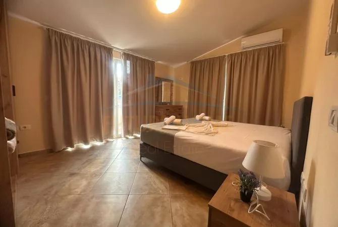 Ambiente Commerciale in Affitto 3+1 a Tirana - 6,000 Euro
