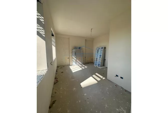 Shtepi ne shitje Apartament ne Tirane, 2+1, Mobilimi Bosh, pa mobiluar, Pagesa 102,600  Euro.