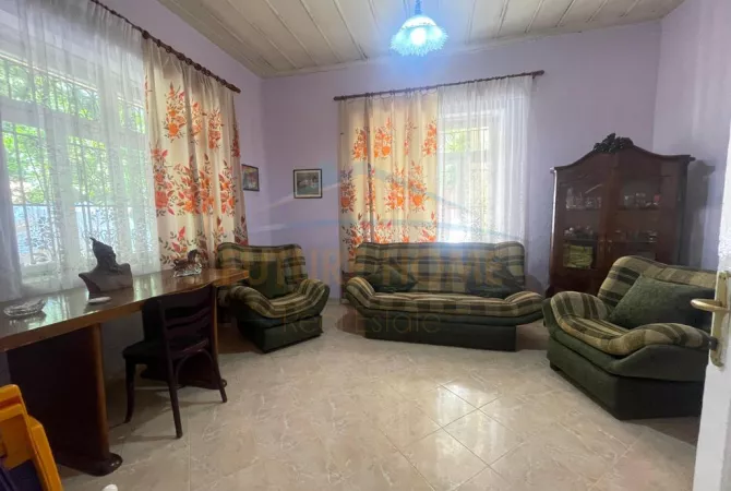 Shtepi me qera Apartament ne Tirane, 3+1, Mobilimi E mobiluar, Pagesa 800  Euro.