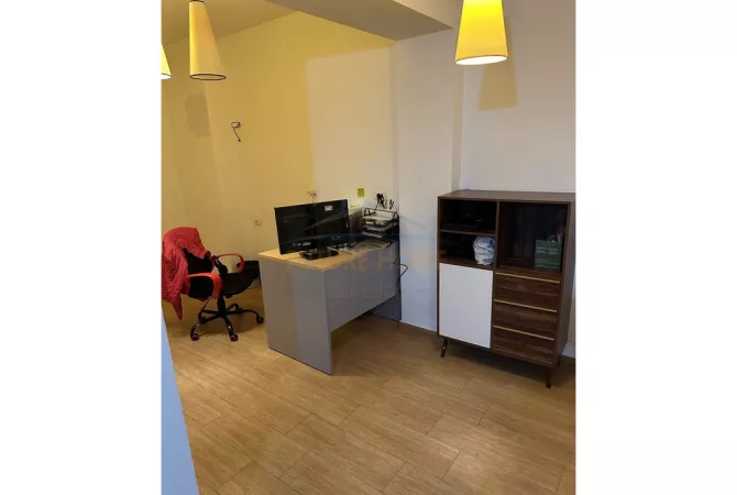 Ambient biznesi me qera 3+1 ne Tirane - 800 Euro