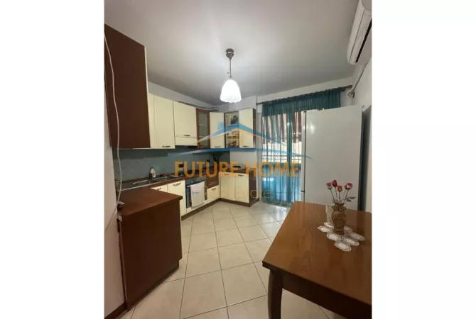 Shtepi me qera Apartament ne Tirane, 2+1, Mobilimi E mobiluar, Pagesa 700  Euro.