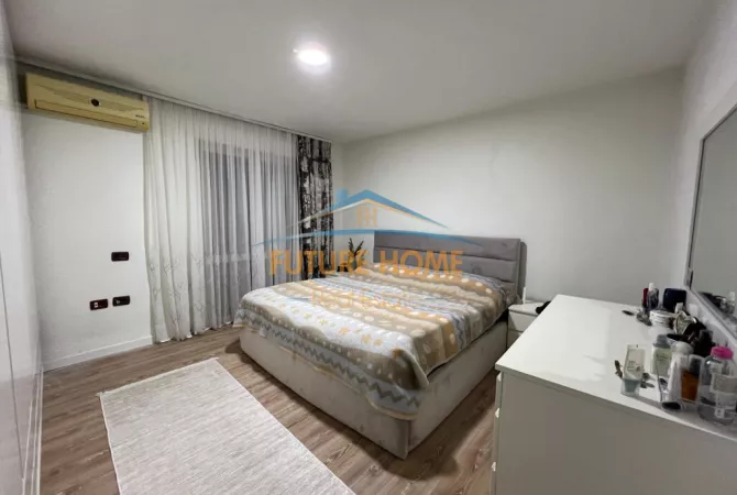 Shtepi ne shitje Apartament ne Tirane, 3+1, Mobilimi E mobiluar, Pagesa 160,000  Euro.