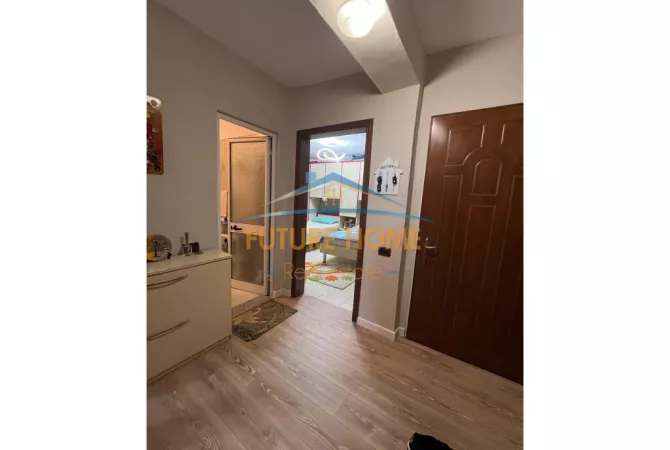 Shtepi ne shitje Apartament ne Tirane, 3+1, Mobilimi E mobiluar, Pagesa 160,000  Euro.