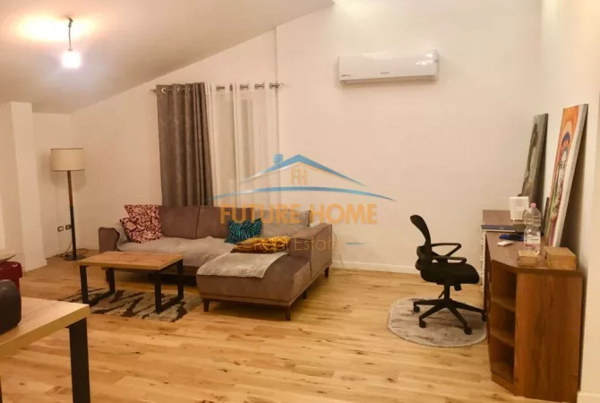 Shtepi me qera Vila Luksoze ne Tirane, 5+1, Mobilimi E mobiluar, Pagesa 3,500  Euro.