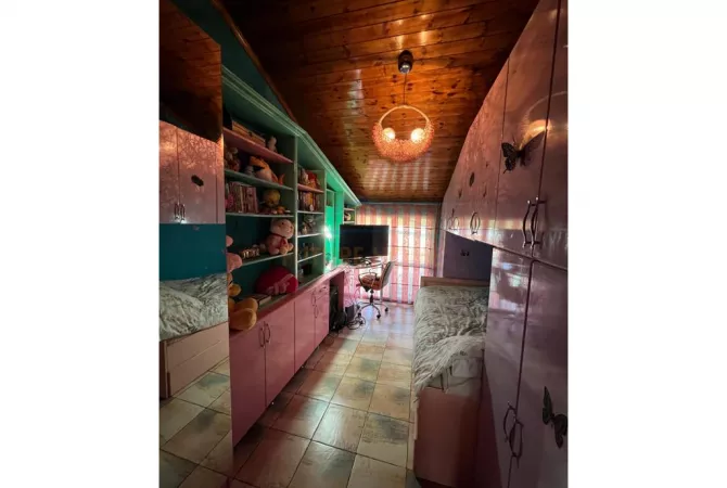 Shtepi ne shitje Apartament ne Tirane, 3+1, Mobilimi E mobiluar, Pagesa 170,000  Euro.