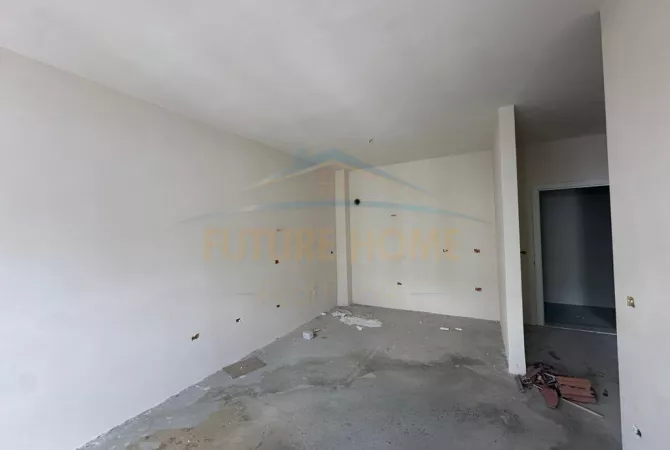 Shtepi ne shitje Apartament ne Tirane, 2+1, Mobilimi Bosh, pa mobiluar, Pagesa 119,000  Euro.