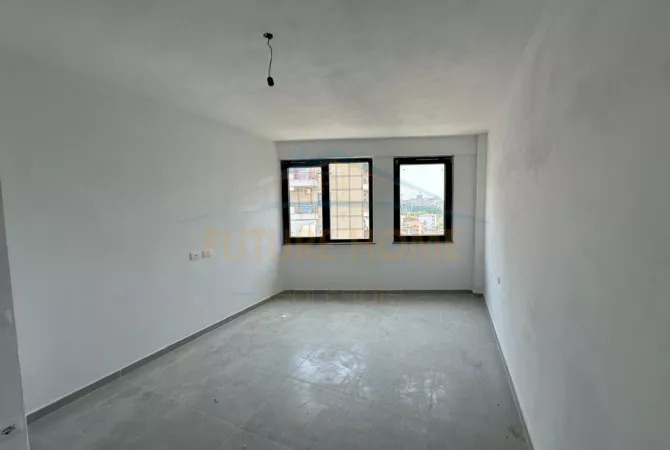 Shtepi ne shitje Apartament ne Tirane, 2+1, Mobilimi Bosh, pa mobiluar, Pagesa 168,400  Euro.