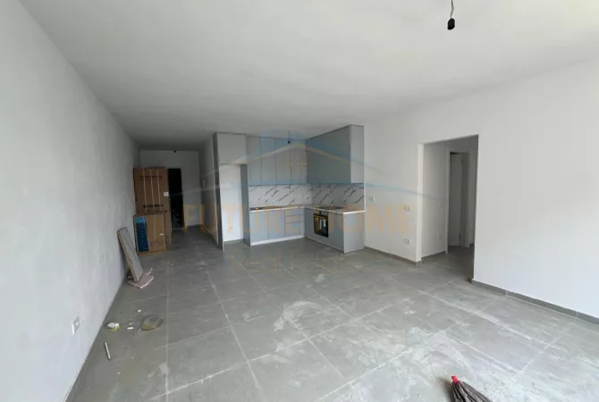 Shtepi ne shitje Apartament ne Tirane, 2+1, Mobilimi Bosh, pa mobiluar, Pagesa 168,400  Euro.