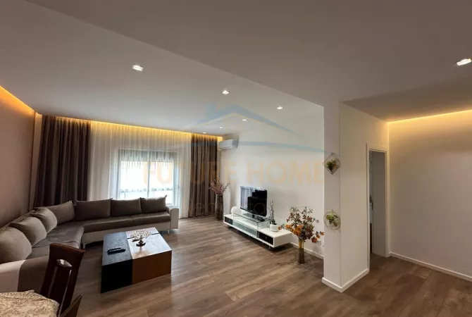 Shtepi ne shitje Apartament ne Tirane, 2+1, Mobilimi E mobiluar, Pagesa 215,000  Euro.