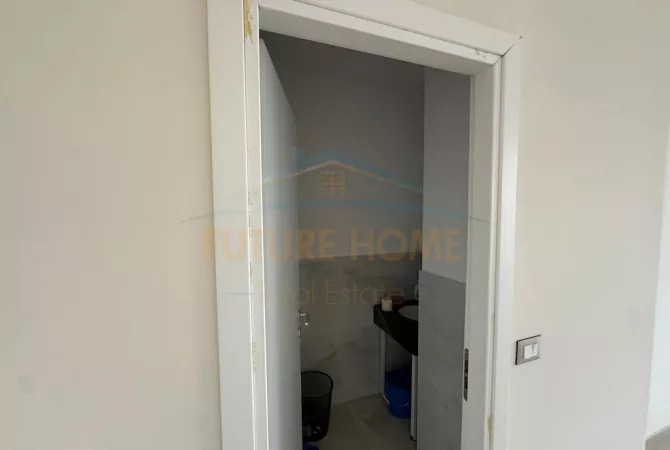 Ambiente Commerciale in Affitto 1+1 a Tirana - 500 Euro