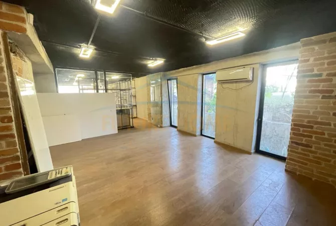 Ambient biznesi me qera 3+1 ne Tirane - 800 Euro
