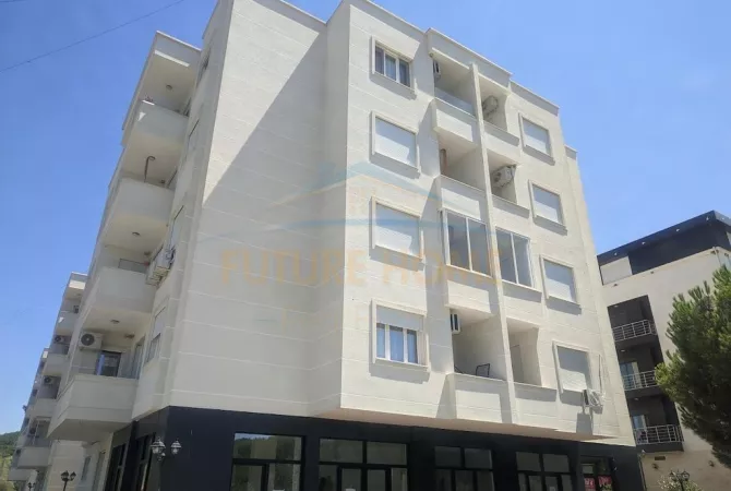Shtepi ne shitje Apartament ne Durres, 2+1, Mobilimi E mobiluar, Pagesa 145,000  Euro.