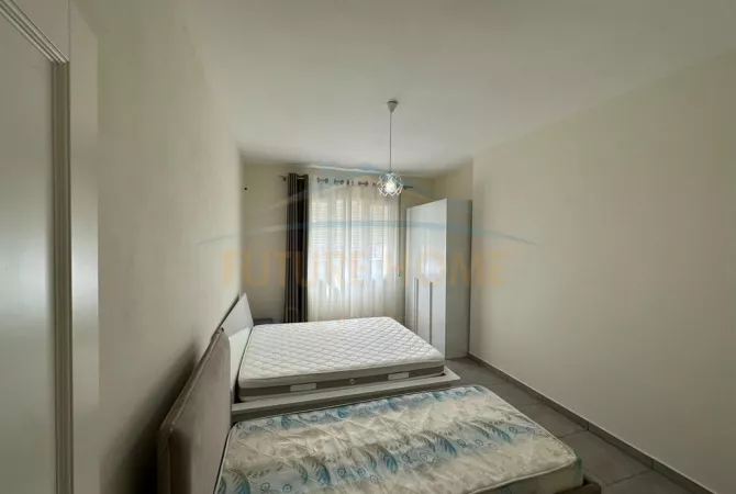 Shtepi ne shitje Apartament ne Durres, 2+1, Mobilimi E mobiluar, Pagesa 145,000  Euro.