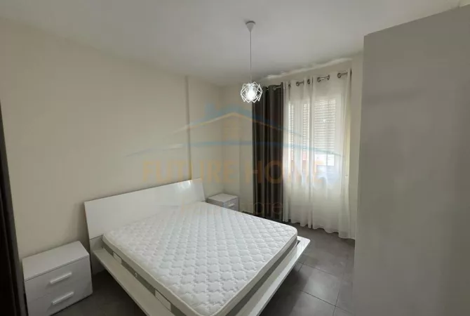 Shtepi ne shitje Apartament ne Durres, 2+1, Mobilimi E mobiluar, Pagesa 145,000  Euro.