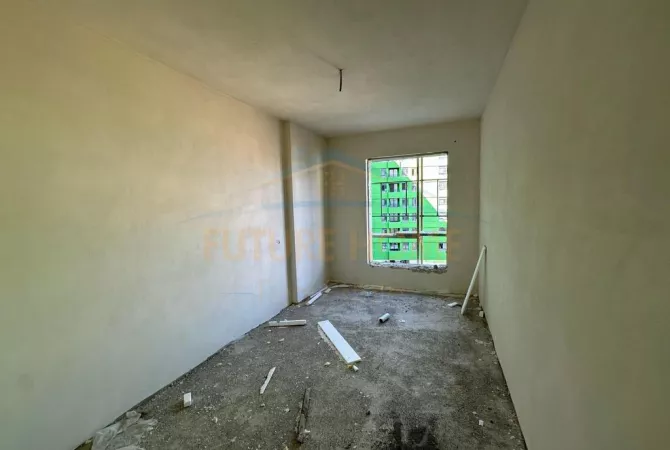 Shtepi ne shitje Apartament ne Tirane, 3+1, Mobilimi Bosh, pa mobiluar, Pagesa 169,260  Euro.