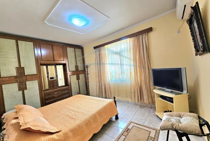 Shtepi me qera Apartament ne Tirane, 2+1, Mobilimi E mobiluar, Pagesa 700  Euro.