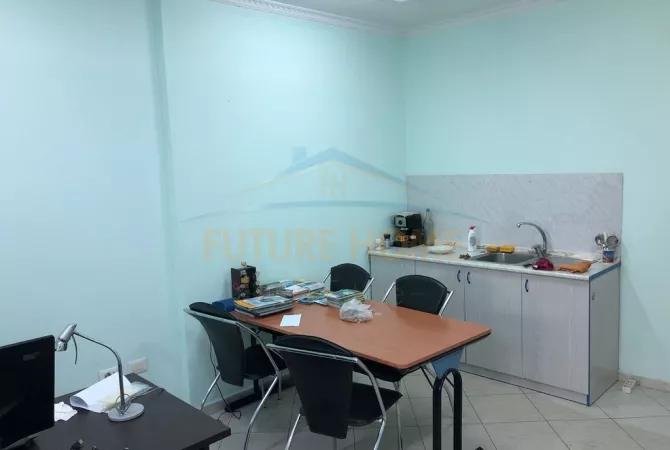 Ambient biznesi me qera 3+1 ne Tirane - 500 Euro