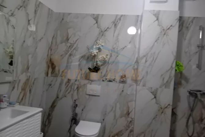 Shtepi ne shitje Vila Luksoze ne Tirane, 4+1, Mobilimi E mobiluar, Pagesa 430,000  Euro.