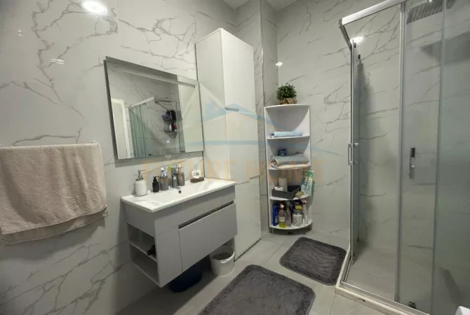 Shtepi ne shitje Apartament ne Tirane, 2+1, Mobilimi E mobiluar, Pagesa 186,000  Euro.