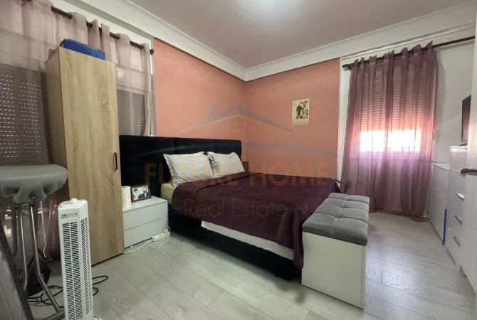 Shtepi ne shitje Apartament ne Tirane, 2+1, Mobilimi E mobiluar, Pagesa 186,000  Euro.