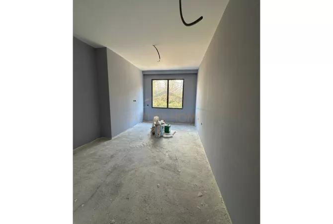 Shtepi ne shitje Apartament ne Tirane, 2+1, Mobilimi Bosh, pa mobiluar, Pagesa 286,000  Euro.