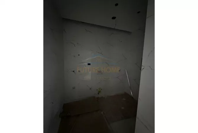 Shtepi ne shitje Apartament ne Tirane, 2+1, Mobilimi Bosh, pa mobiluar, Pagesa 286,000  Euro.