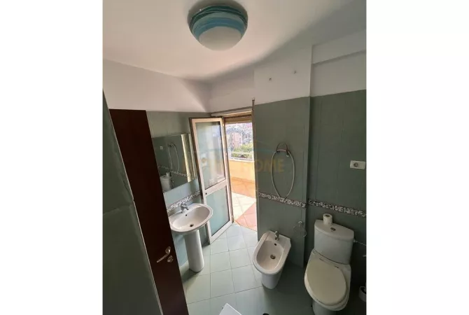 Ambient Zyre per qera, Rruga Fortuzi, Tirane