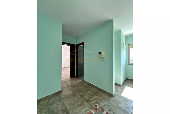 Ambient biznesi me qera 3+1 ne Tirane - 600 Euro