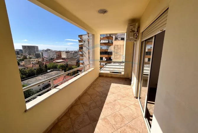 Ambient biznesi me qera 3+1 ne Tirane - 600 Euro