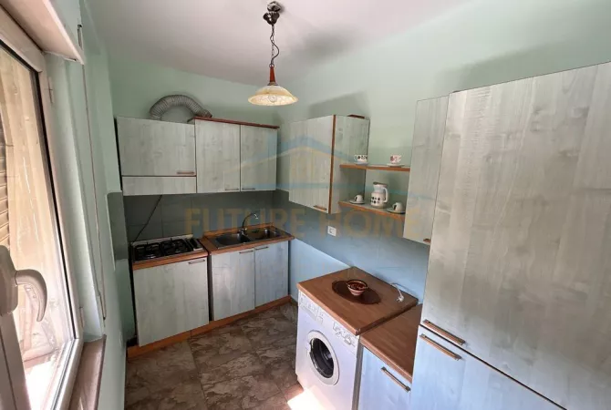 Ambient Zyre per qera, Rruga Fortuzi, Tirane