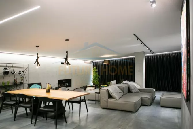 Shtepi ne shitje Penthose(kati i fundit panoramik) ne Tirane, 3+1, Mobilimi E mobiluar, Pagesa 850,000  Euro.