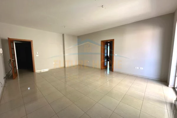 Business Property for Rent 1+1 in Tirana - 1,550 Euro