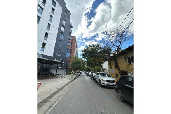 Business Property for Rent 3+1 in Tirana - 5,000 Euro