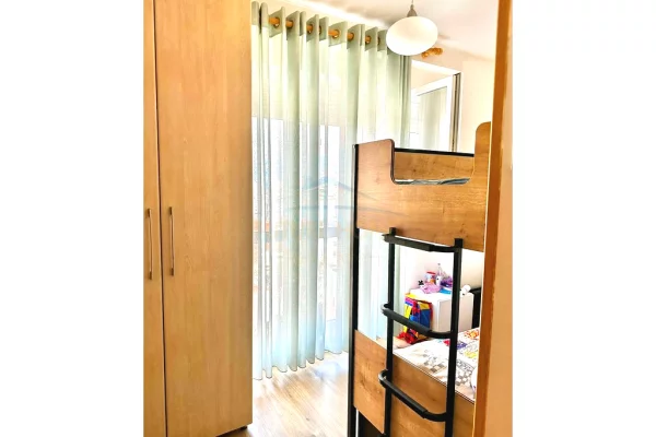 Shtepi ne shitje Apartament ne Tirane, 2+1, Mobilimi E mobiluar, Pagesa 175,000  Euro.