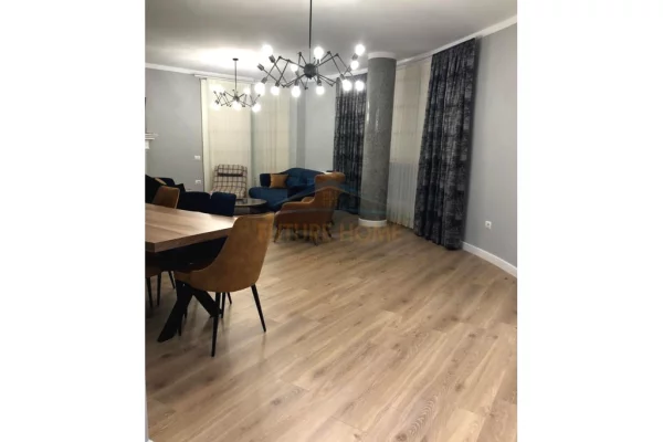 Shtepi me qera 3+1 ne Tirane - 1,300 Euro