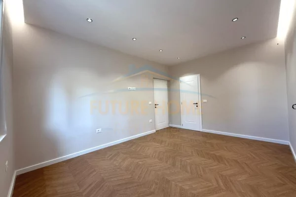 Shtepi ne shitje Apartament ne Tirane, 2+1, Mobilimi Bosh, pa mobiluar, Pagesa 255,000  Euro.