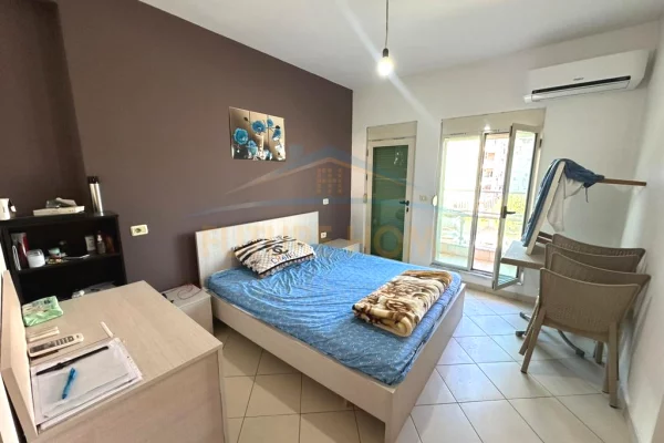 Shtepi ne shitje Apartament ne Tirane, 1+1, Mobilimi Bosh, pa mobiluar, Pagesa 120,000  Euro.