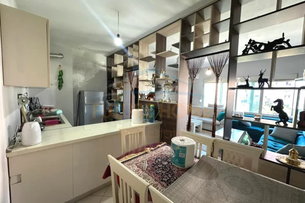 Shtepi ne shitje Apartament ne Tirane, 1+1, Mobilimi Bosh, pa mobiluar, Pagesa 120,000  Euro.