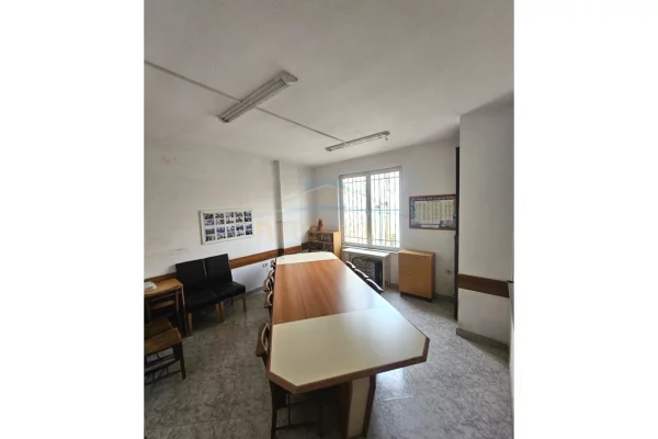 Business Property for Rent 3+1 in Tirana - 1,300 Euro