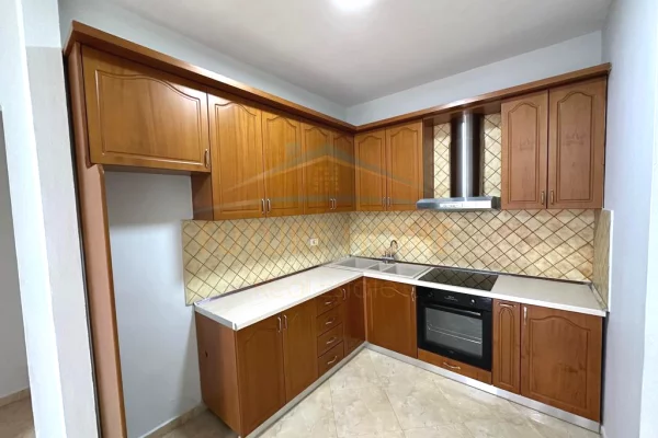 Shtepi me qera 2+1 ne Tirane - 600 Euro